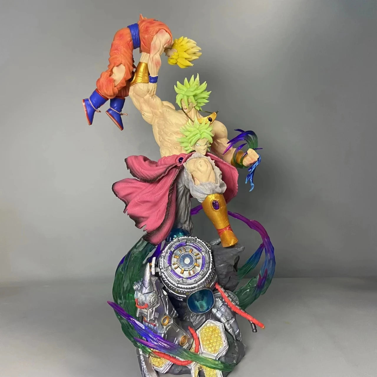 ¡LA BESTIA QUE NI LOS DIOSES PUEDEN CONTENER! 💥 Broly Legendario levantando a Goku — Edición Salvaje.