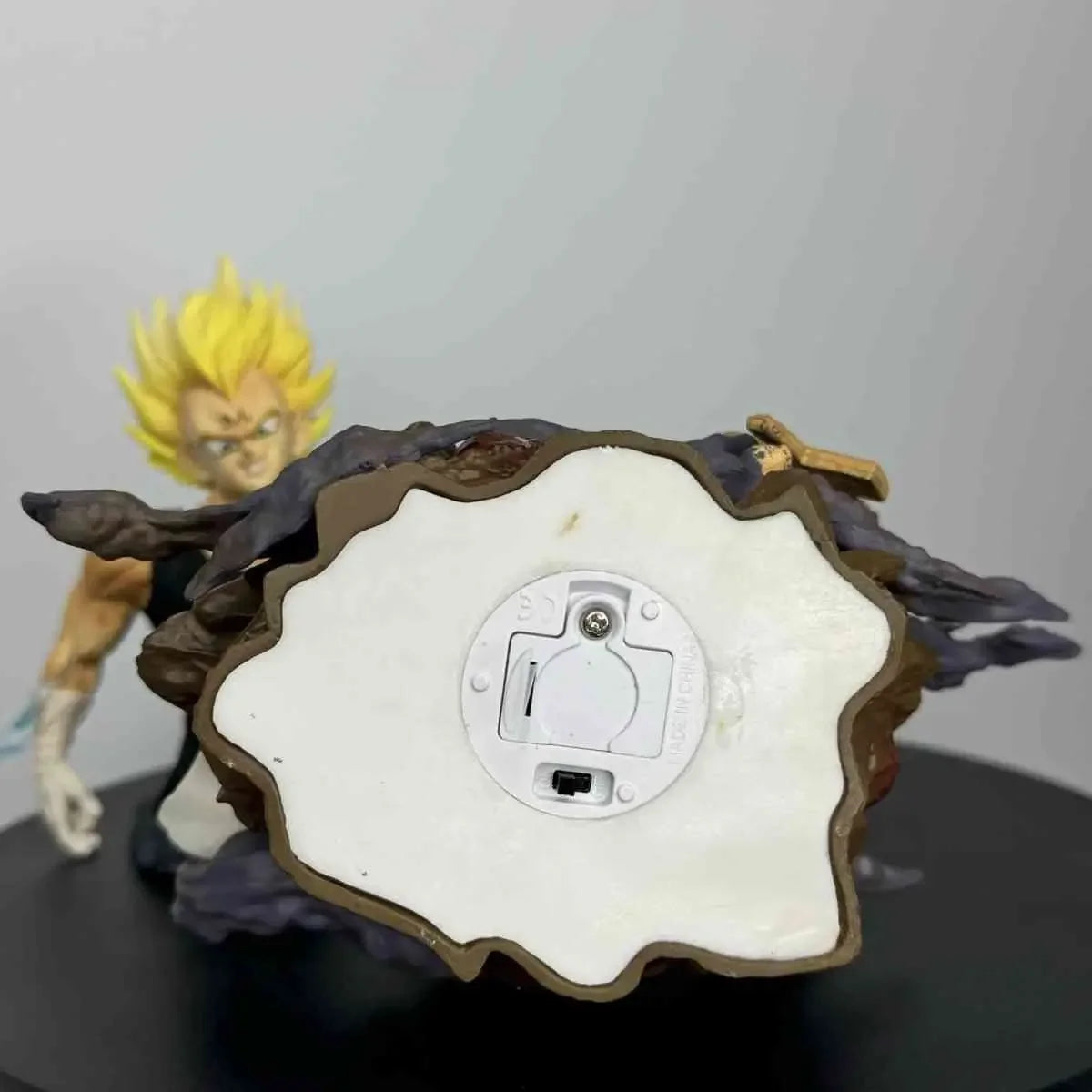 NO PELEO POR TI. PELEO POR MI ORGULLO. 👊⚡ Majin Vegeta — Aura de Ira.